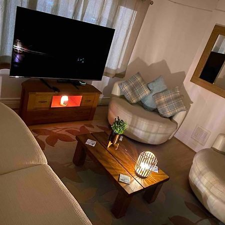 Spacious 2 Bed Apartment, Close To Village Shops Cardiff Zewnętrze zdjęcie