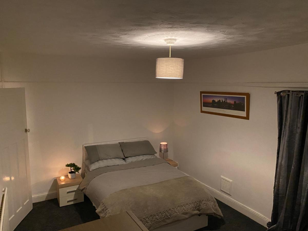 Spacious 2 Bed Apartment, Close To Village Shops Cardiff Zewnętrze zdjęcie