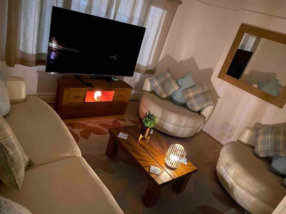 Spacious 2 Bed Apartment, Close To Village Shops Cardiff Zewnętrze zdjęcie