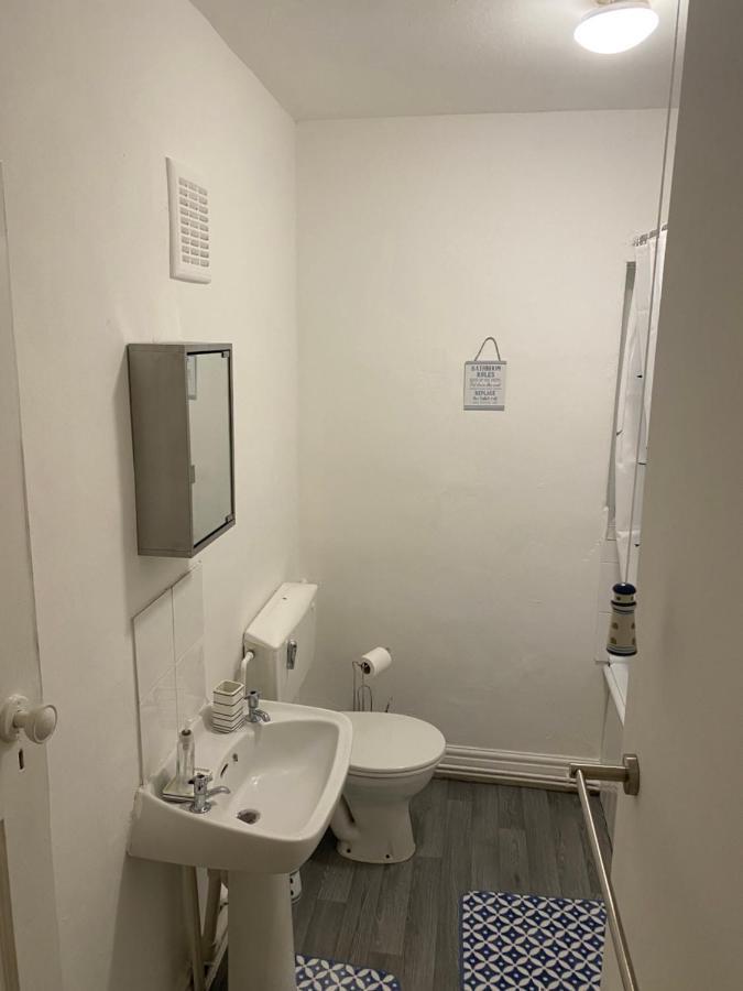 Spacious 2 Bed Apartment, Close To Village Shops Cardiff Zewnętrze zdjęcie