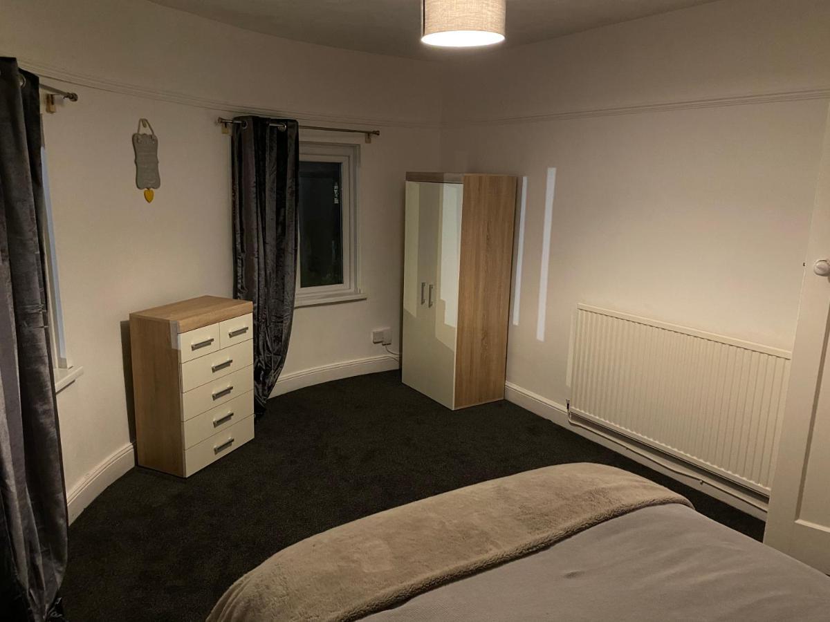 Spacious 2 Bed Apartment, Close To Village Shops Cardiff Zewnętrze zdjęcie