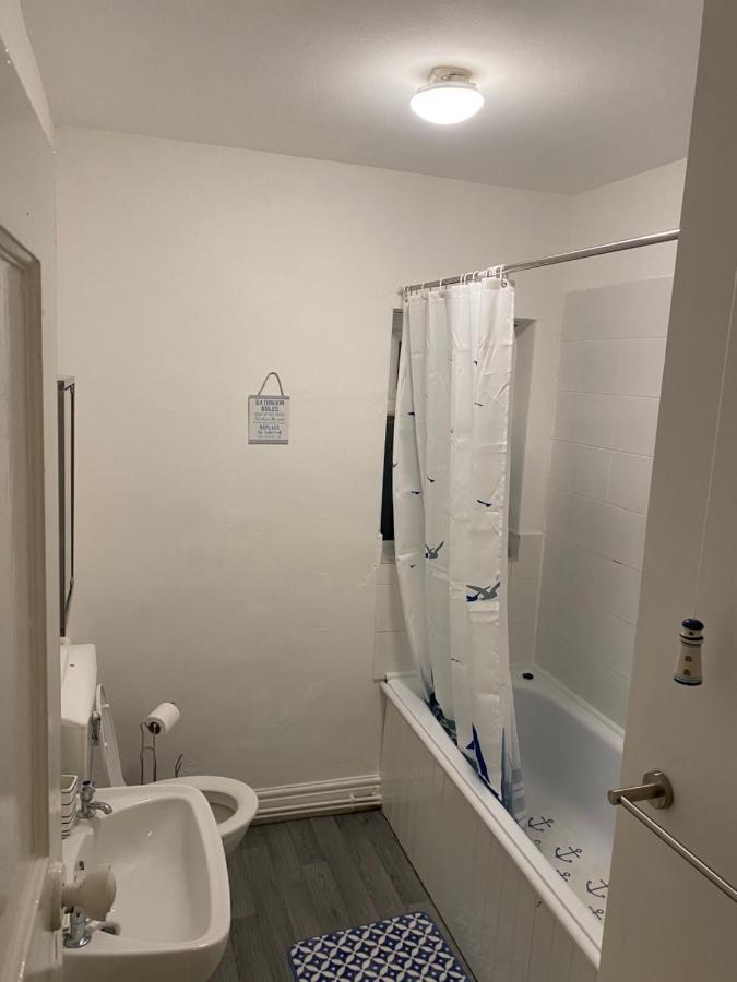 Spacious 2 Bed Apartment, Close To Village Shops Cardiff Zewnętrze zdjęcie