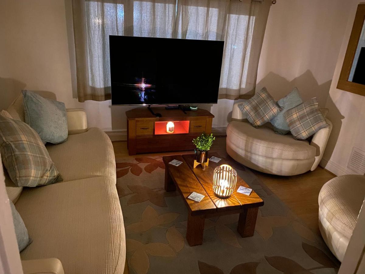 Spacious 2 Bed Apartment, Close To Village Shops Cardiff Zewnętrze zdjęcie